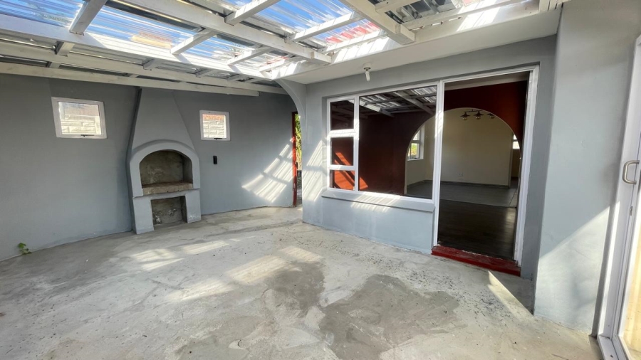 5 Bedroom Property for Sale in Beacon Bay Eastern Cape